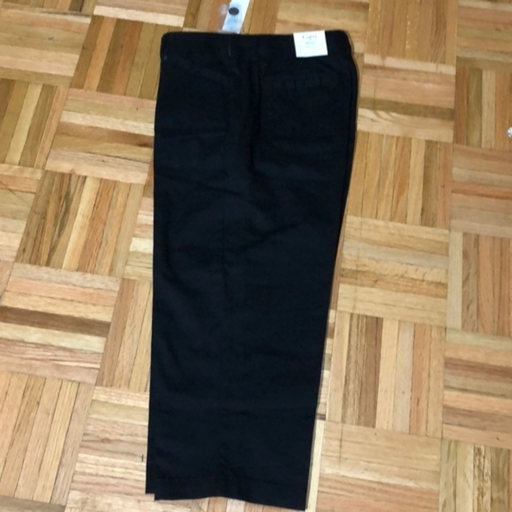 - Croft&Barrow. Classic Fit Capri size 4.